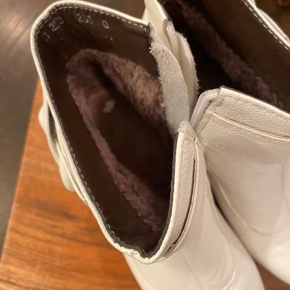 Beautiful White Leather Bowknot Boots Like New - Picture 4 of 4